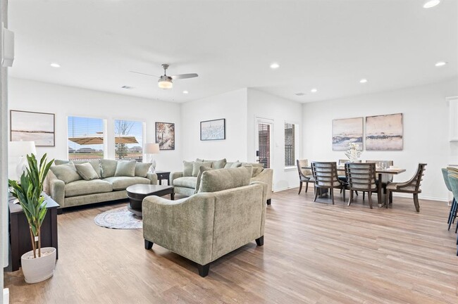 Building Photo - 3033 Emerald Ocean Dr