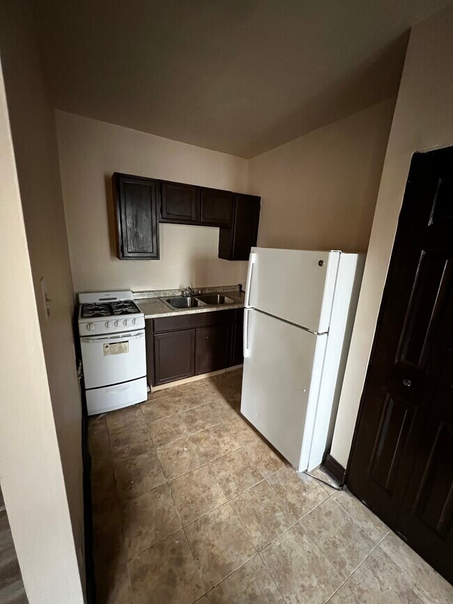 7712 S South Shore Dr Unit 2A, Chicago, IL 60649 7712 S South Shore