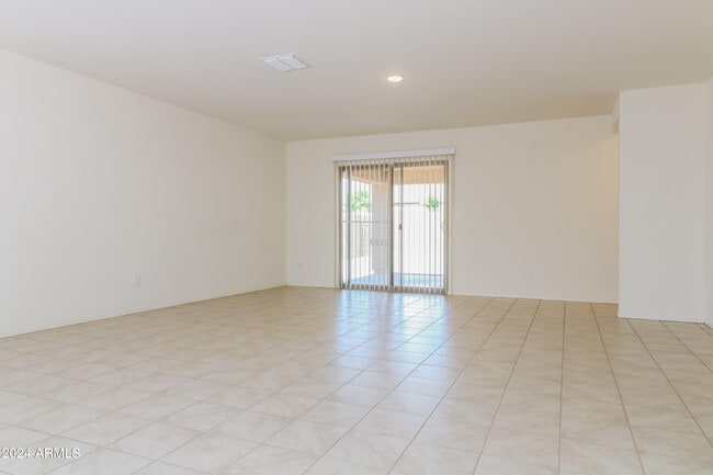 Building Photo - 8764 S 253rd Ave