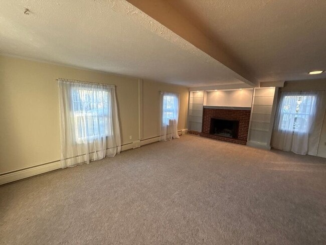 Building Photo - 1947 Marion St SE