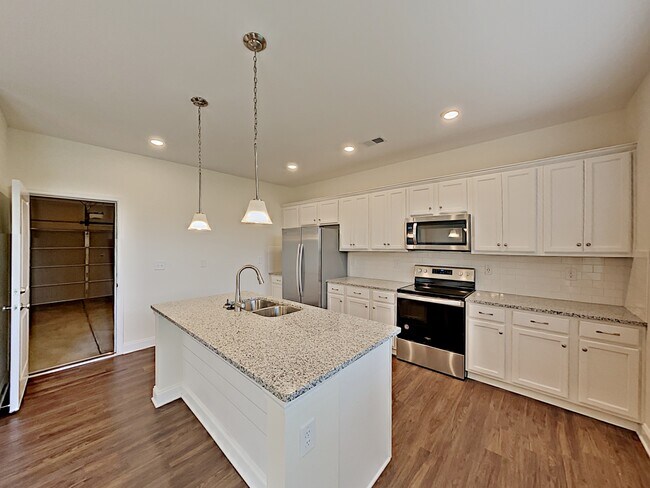 Building Photo - 8421 Northpoint Dr