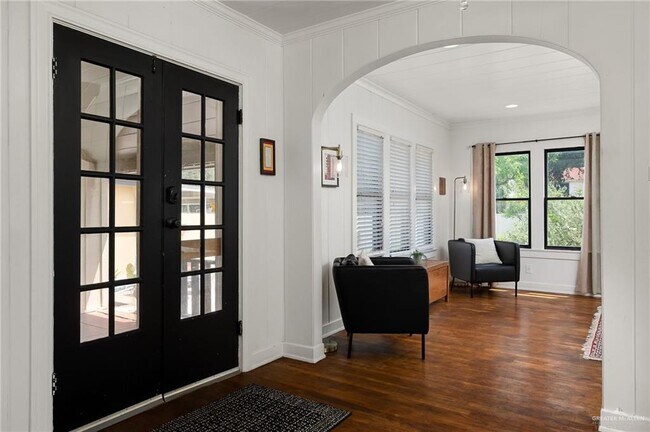 Building Photo - 902 N 15th St