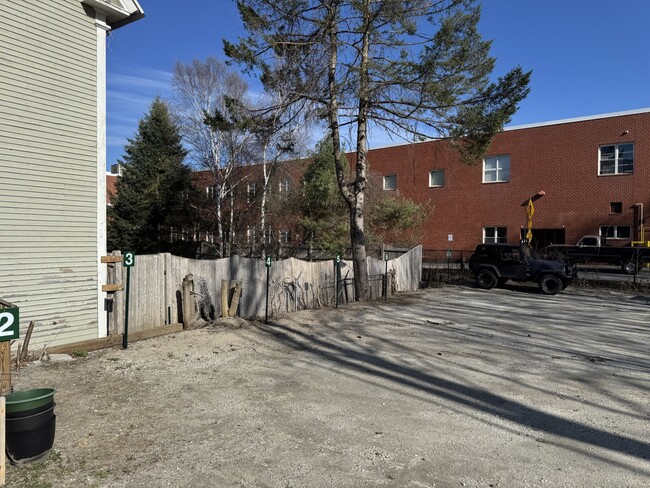 Building Photo - 117 Perham St
