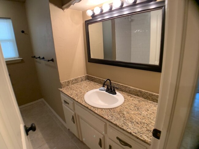 Foto del edificio - Northwest OKC 3 Bed 2 Bath For Rent!