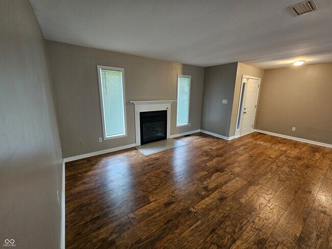 Foto del edificio - 945 Fox Hill Dr