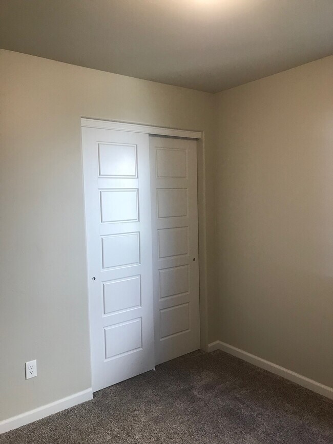 Dormitorio - 2851 Belford Ave