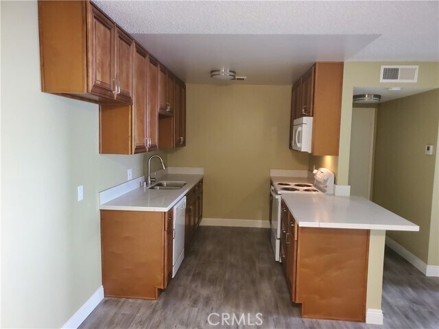 Foto del edificio - 23617 Golden Springs Dr