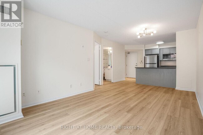 Photo du bâtiment - 1000 King St W