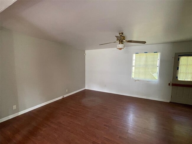 Building Photo - 10685 FM 1484 Rd
