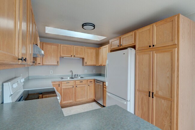 Building Photo - 3 Bed 2 Bath Country living (Landscaping I...