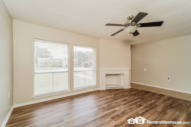 Building Photo - $500 off move-in special. Spacious 1 Story...