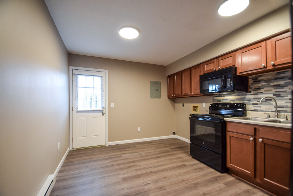 New Kitchen and appliance - 3425 Lilac Ln
