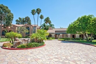 Building Photo - 7180 Shoreline Dr