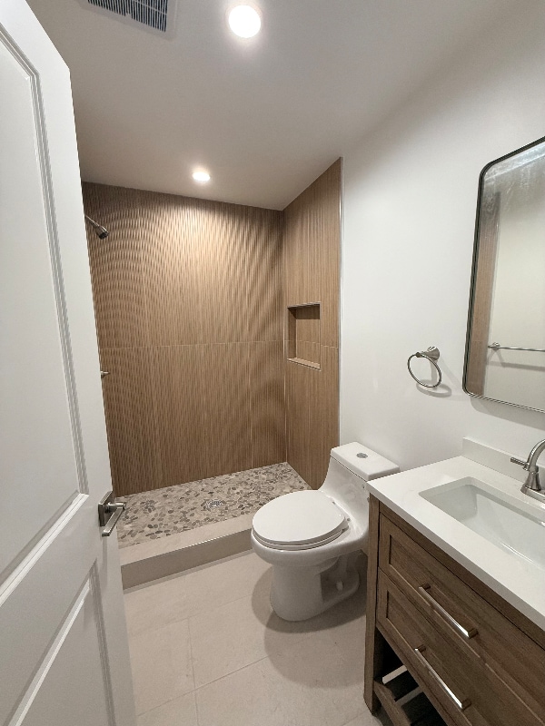 Building Photo - 442 E 44th Cir