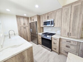 Building Photo - 514 S Myers St