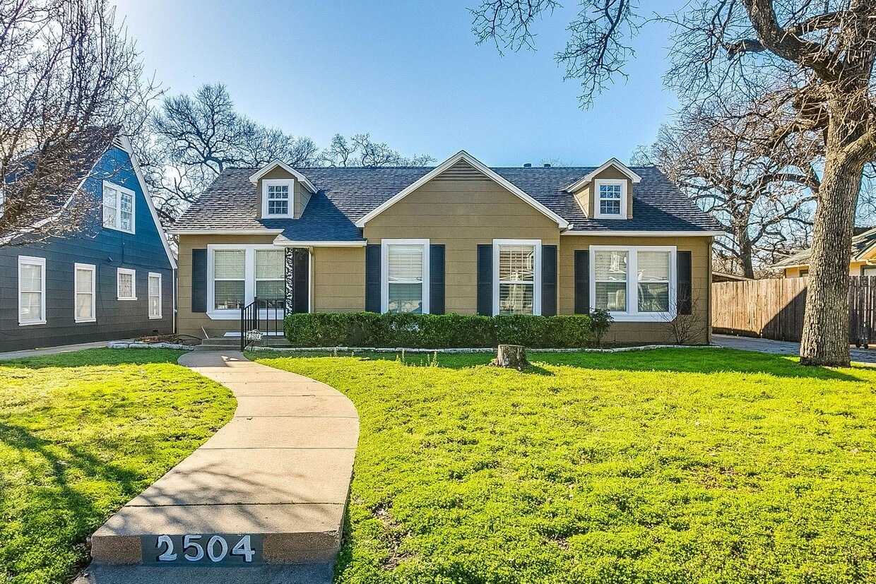 Primary Photo - Well Maintained 3 Bed 2 Bath with Large Ba...