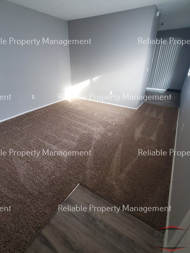 Building Photo - 209 S Adam Ln