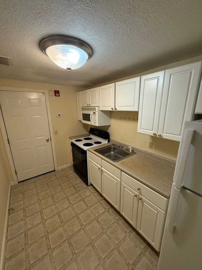 Building Photo - Cliffside Apartments