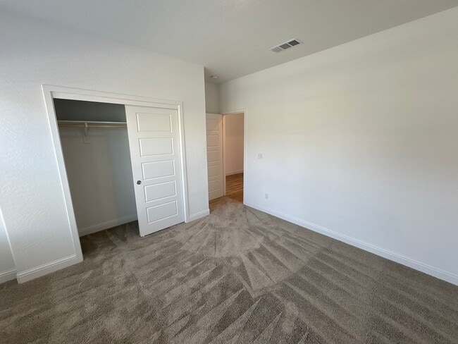 Building Photo - Lennar Home with Solar Available now for m...
