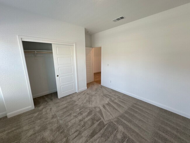 Foto del edificio - Lennar Home with Solar Available now for m...