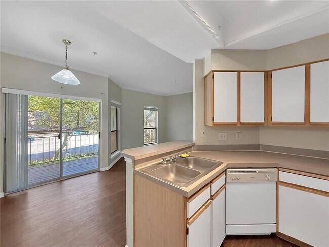 Foto del edificio - 6000 Shepherd Mountain Cove