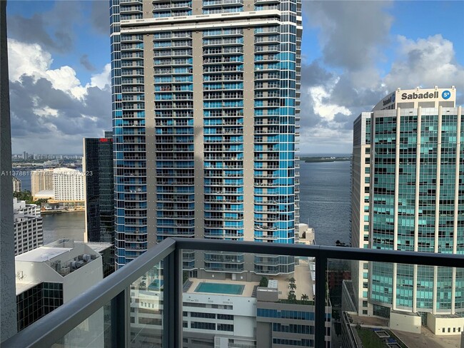 Building Photo - 1060 Brickell Ave