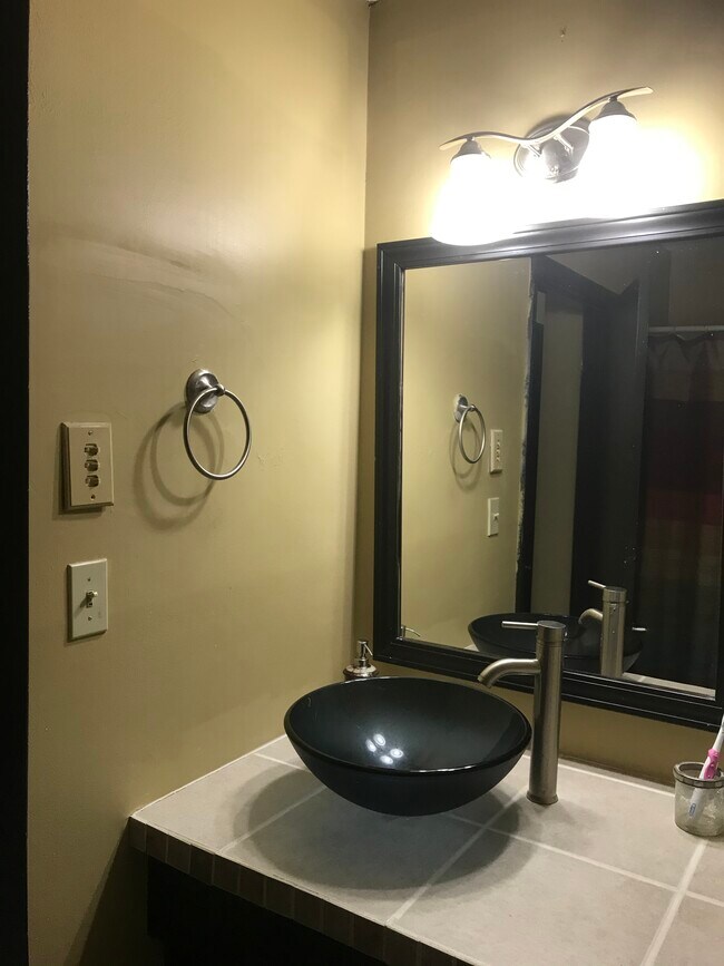 Foto del edificio - 706 Idlewood Ln