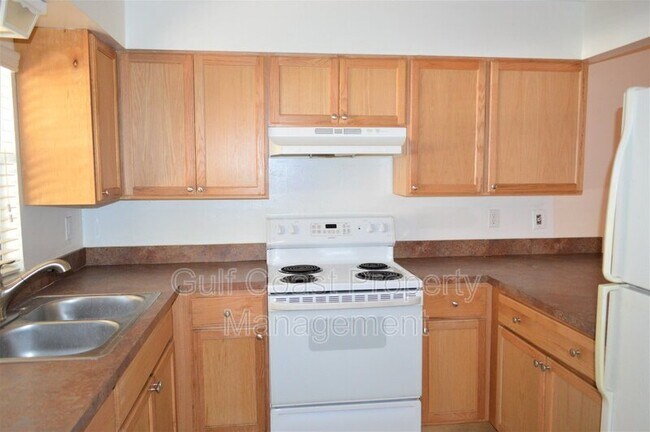 Building Photo - 624 Goodrich Ave