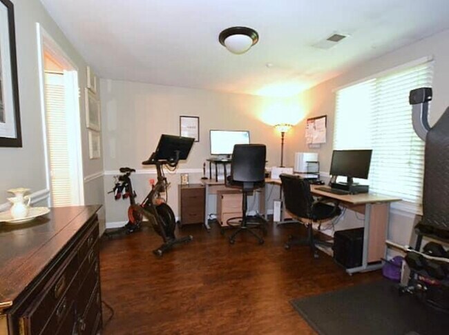 Foto del edificio - 548 Blue Ridge Dr