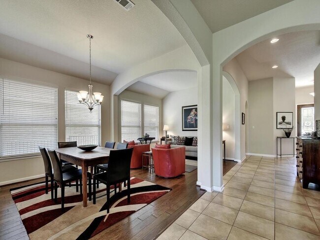 Building Photo - 301 Bellagio Dr