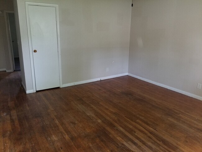 Foto del edificio - 6149 E 13th Street