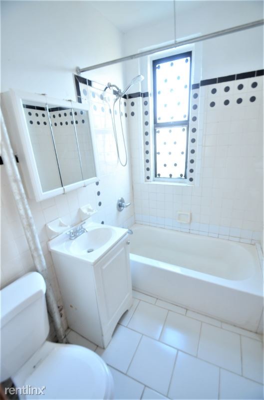 Building Photo - 505 W 161st St