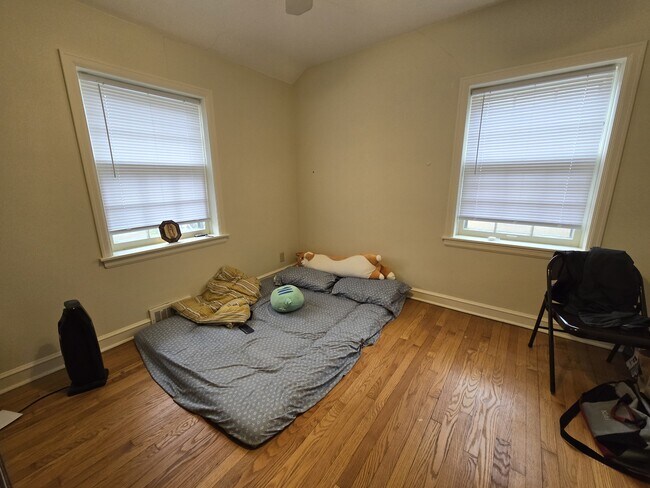 Building Photo - 9110 W North Ave