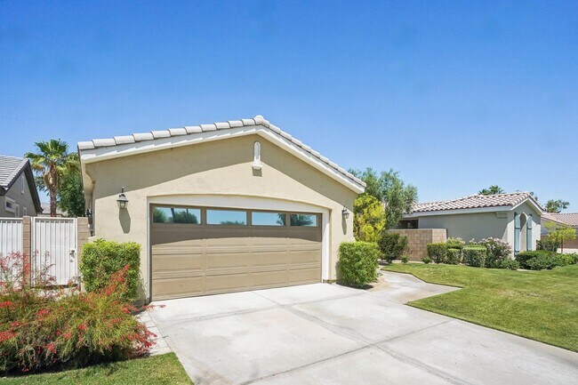 Foto del edificio - 60375 Living Stone Dr