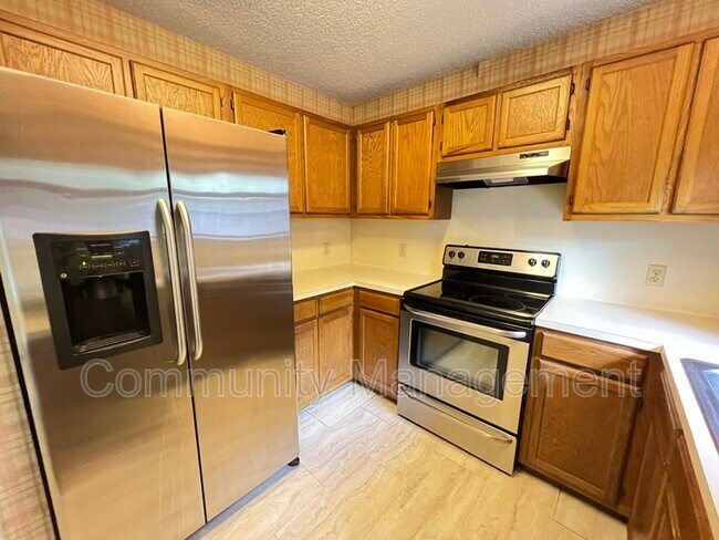 Building Photo - 419 Bonarbridge Dr