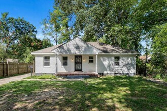 Building Photo - 810 Indian Dr