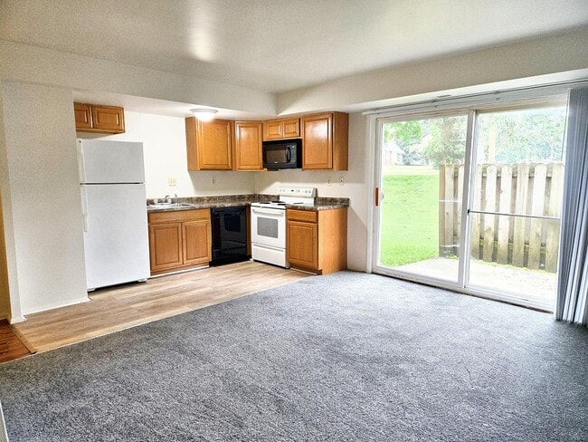 Building Photo - 3687 Kenbrooke Ct