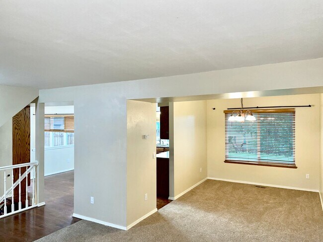 Building Photo - FANTASTIC 4 BEDROOM IN FAIRFAX