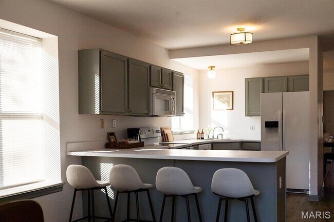 Foto del edificio - 4976 Lindenwood Pl