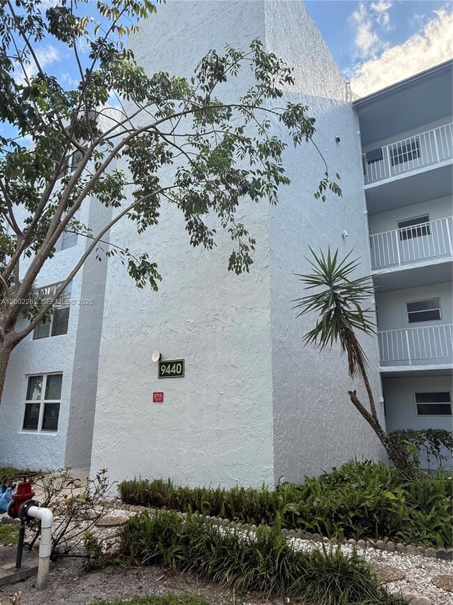 Building Photo - 9440 Live Oak Pl