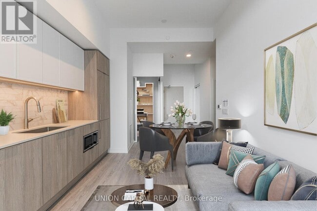 Building Photo - 2020-2020 Bathurst St