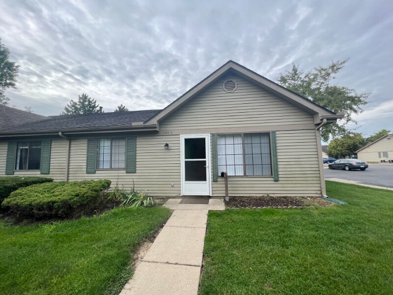 1245 Oxford Manor Ct Unit 2, South Lyon, MI 48178 Room for Rent in