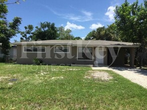 Building Photo - 2610 SW 5th St