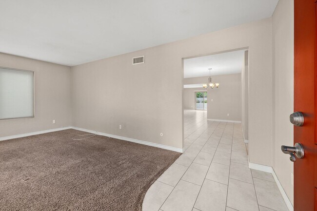 Foto del edificio - Single Family House One Level