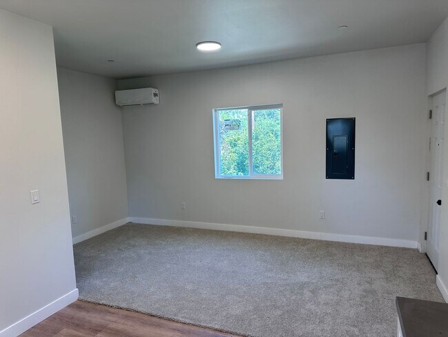 Foto del edificio - BRAND NEW 2 Bedroom upstairs apartment in ...