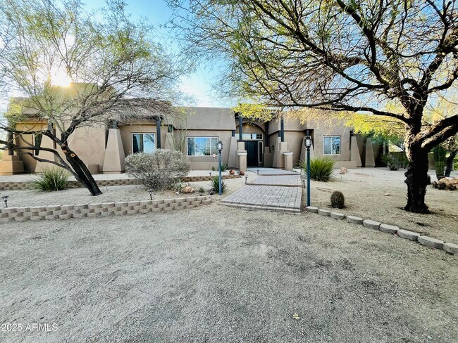 Foto del edificio - 6128 E Duane Ln