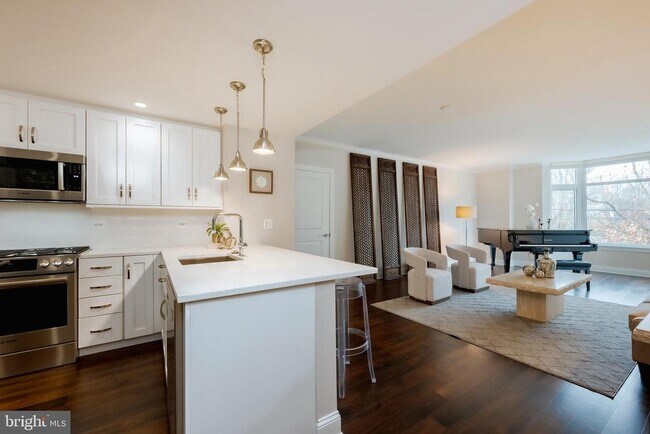 Foto del edificio - 4915 Hampden Ln