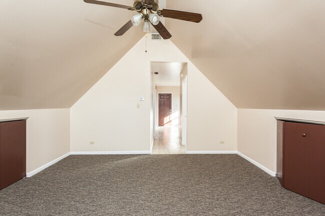 Building Photo - 2131 N Lorel Ave