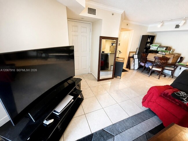 Building Photo - 2457 Centergate Dr
