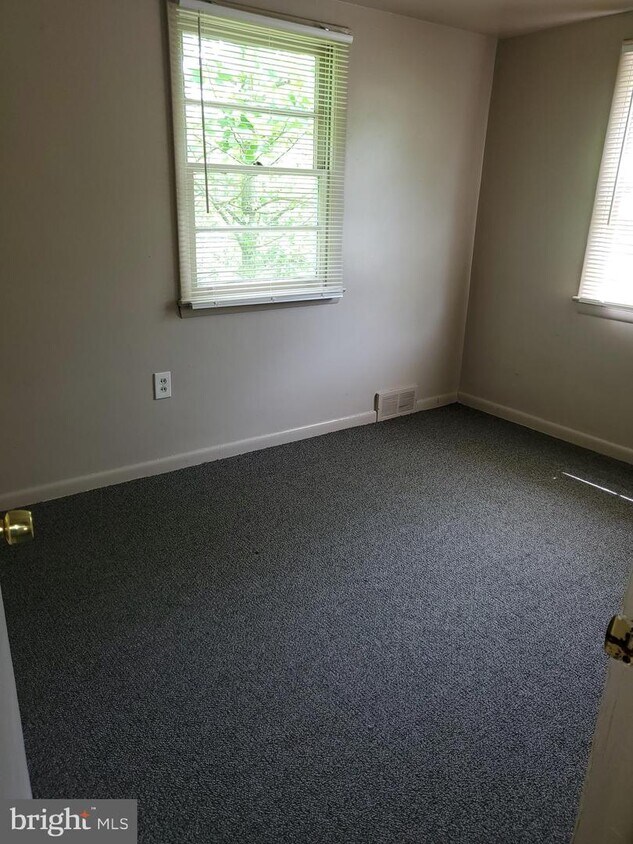 1 Grove Ave, Coatesville, PA 19320 Room for Rent in Coatesville, PA